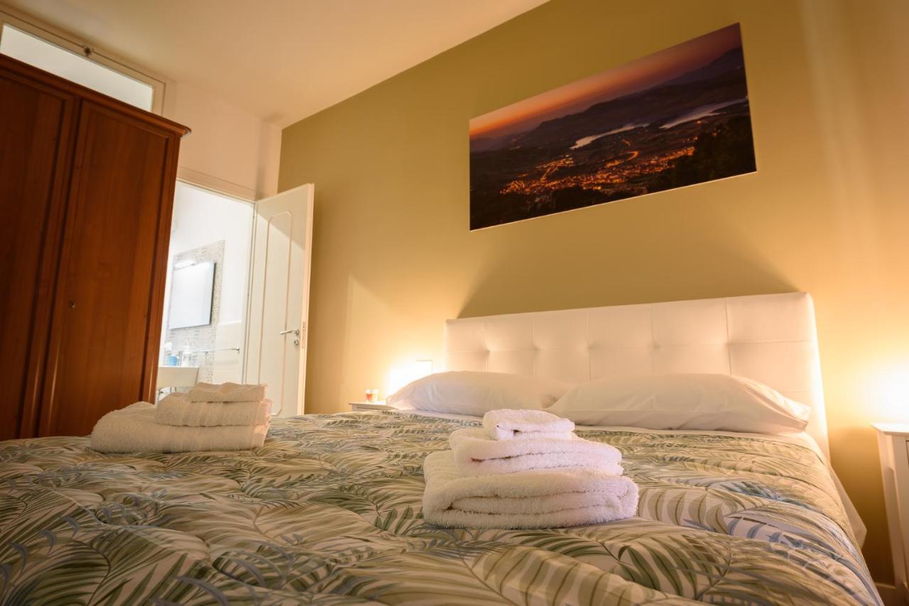 Guest House Piana Degli Albanesi Esterno foto
