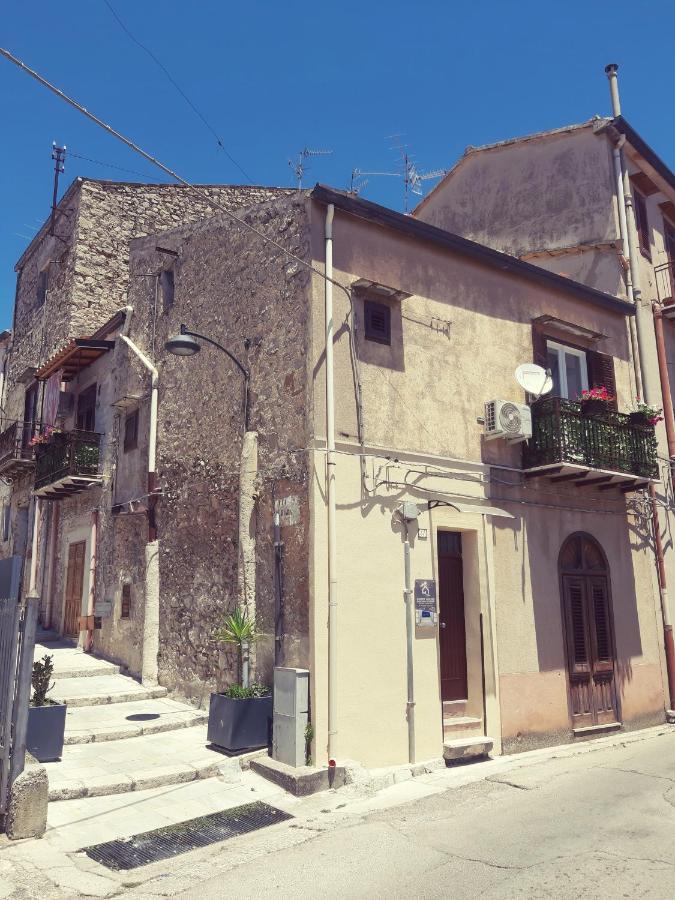 Guest House Piana Degli Albanesi Esterno foto
